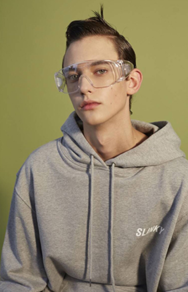 Ginwen's founder Anna founded the company in 2009. From a team of over a dozen people to now over 300 people.